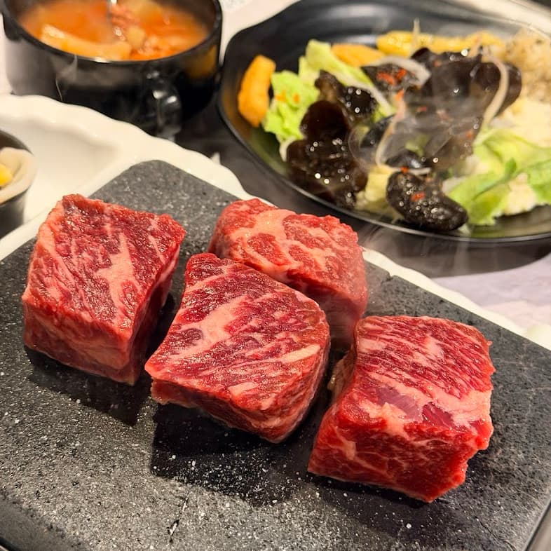 週五一起來!洋石岩燒牛排 🥩