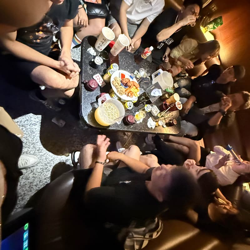 週六20:15唱歌喝酒6女小包