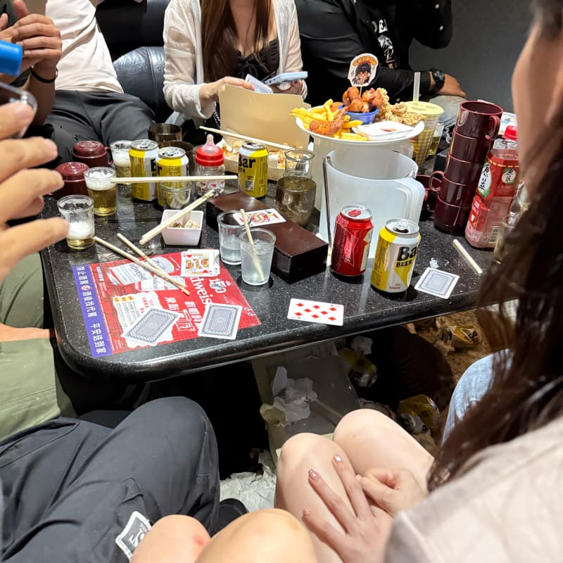 週日20:15唱歌喝酒8男3女