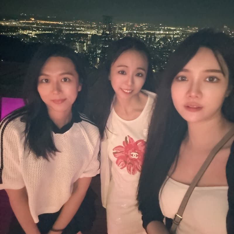 週日20:15唱歌喝酒目前2女一男