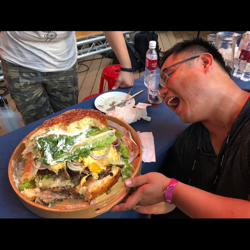 找一個朋友一起吃飯