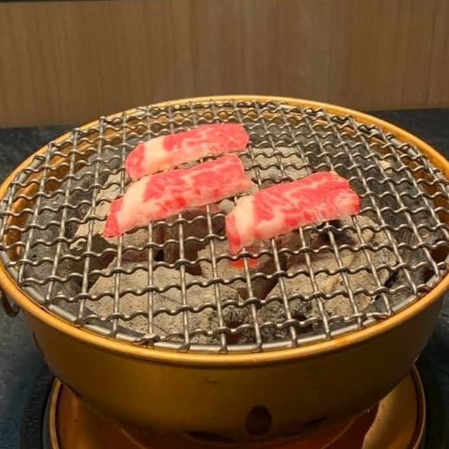 台中脂板前燒烤,一人2000元以上,時間可議,各付各的