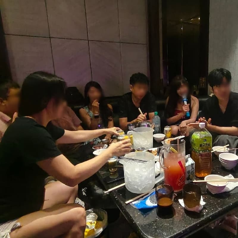 10/4 週日晚上七點西門中華錢櫃唱歌小酌